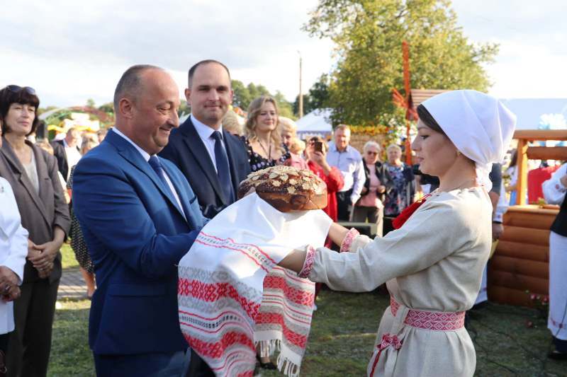 Прэзентацыя падворкаў сельскагаспадарчых прадпрыемстваў – шчодра, весела, творча