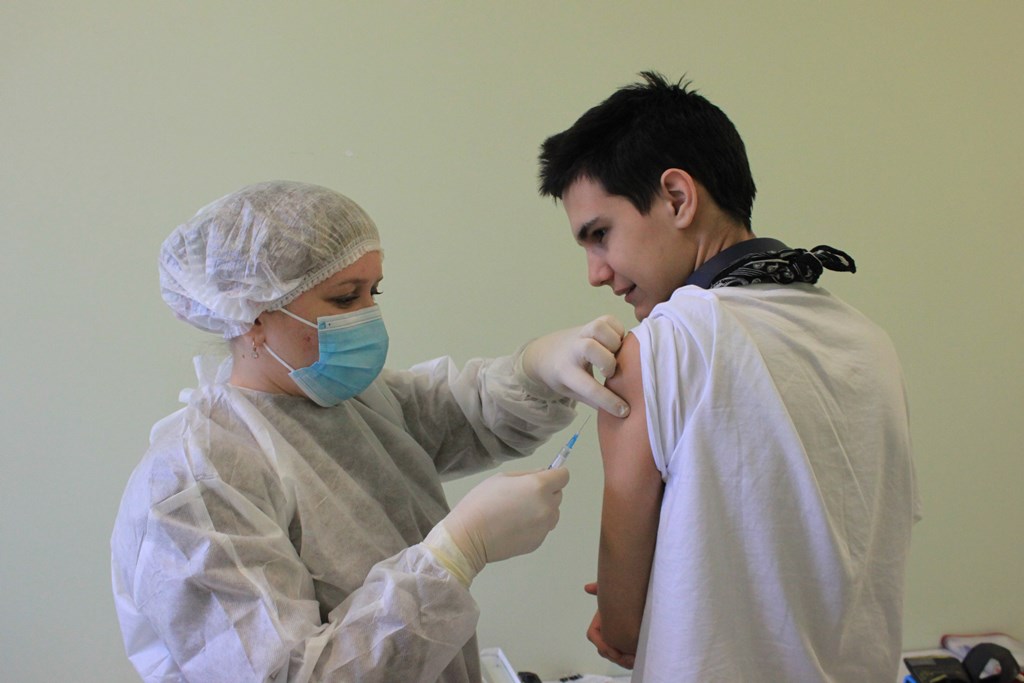 В Сморгонском лицее вакцинировали учащихся в возрасте 16 - 18 лет