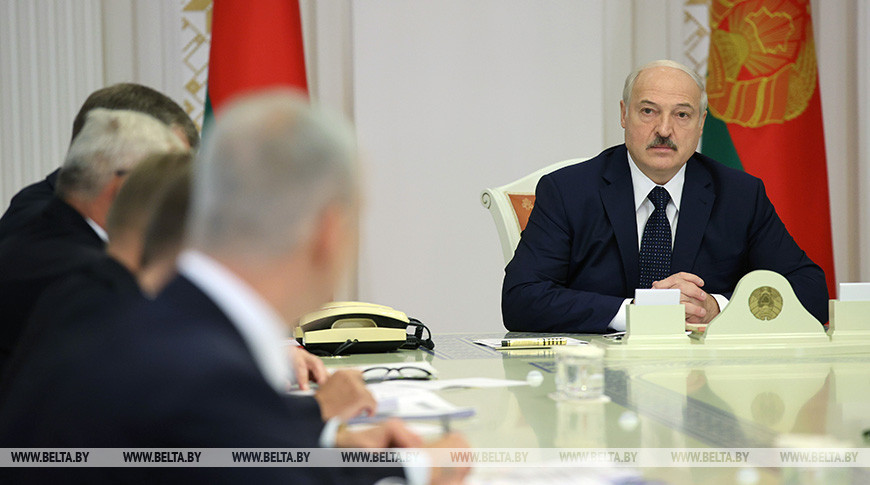 "Если кто-то хочет диалога, пожалуйста" - Алесандр Лукашенко готов вести диалог с трудовыми и студенческими коллективами