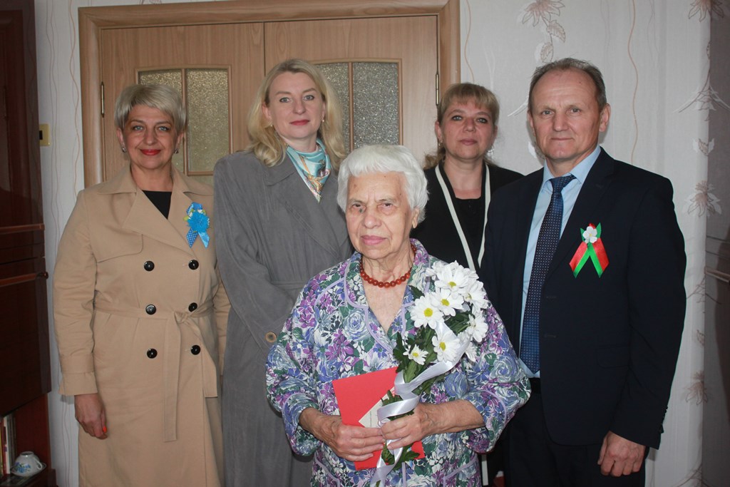 С Днем Победы поздравили труженицу тыла Марию Мучкаеву