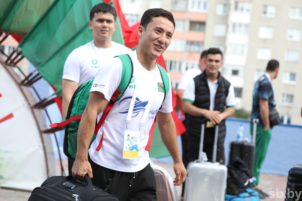 Фотофакт. Иностранные участники II Игр стран СНГ прибывают в места проведения соревнований