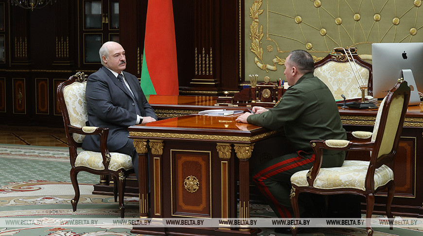 О ситуации в армии, деструктивных силах и патриотизме - Александр Лукашенко принял с докладом министра обороны