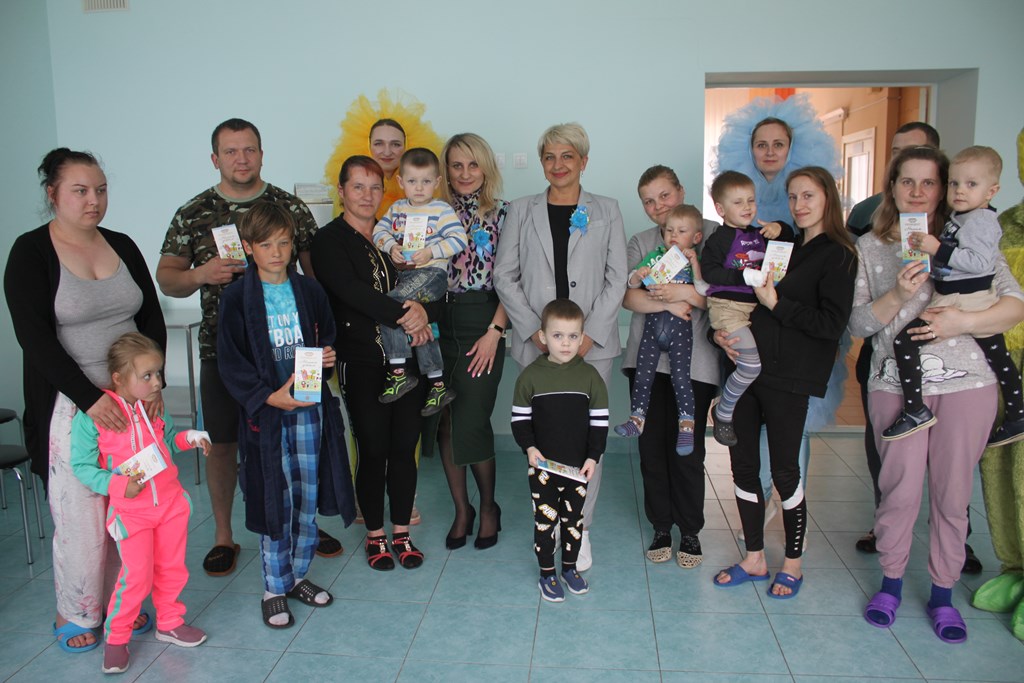 «Белорусский союз женщин» вручил подарки детям