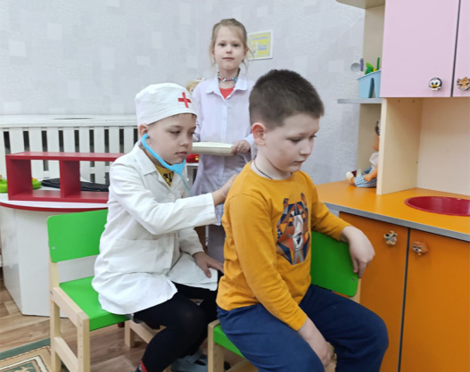 В учреждении дошкольного образования «Детский сад №4 г. Сморгони» в старшей группе прошли познавательные мероприятия, посвященные Дню Конституции