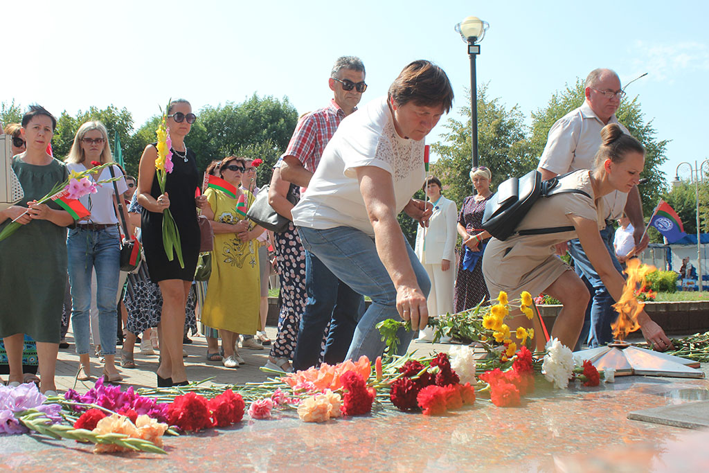 В Сморгони прошёл митинг – реквием в рамках областного патриотического проекта «Память. Единство. Победа»