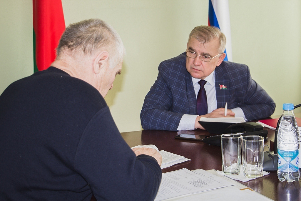 Депутат Палаты представителей Виктор Свилло провёл в Сморгони прием граждан и встретился с работниками двух предприятий