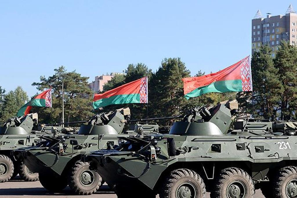 Александр Лукашенко поздравил мотострелков: стойкость, мужество и высокая боевая выучка воинов остаются неизменными