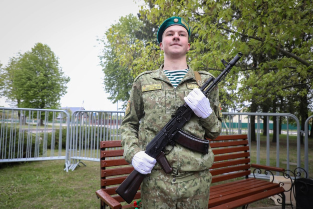 Не раздумывая выбрал границу: минчанин Кирилл Шуляк принял присягу в Сморгони. Первые слова новобранца после торжественной клятвы