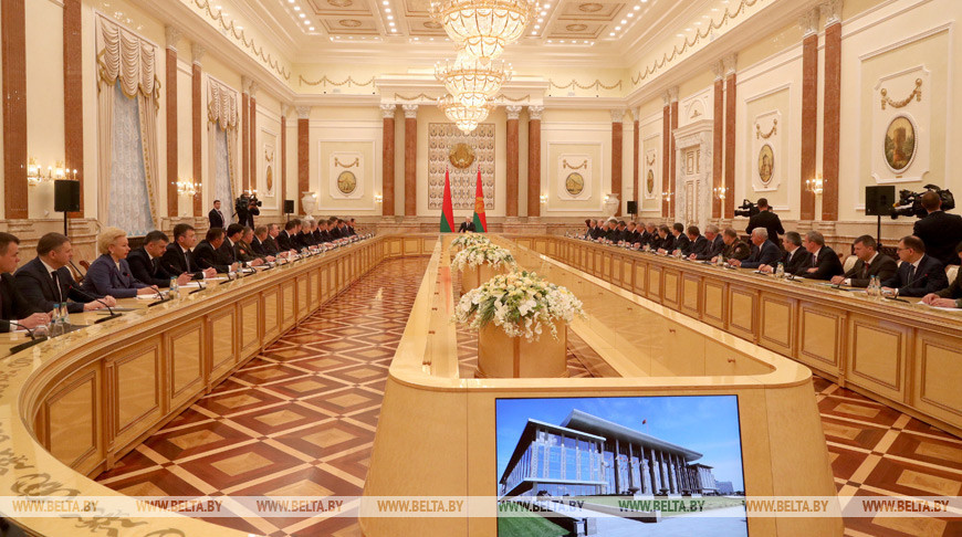 Александр Лукашенко назначил новый состав правительства, премьер-министром стал Роман Головченко