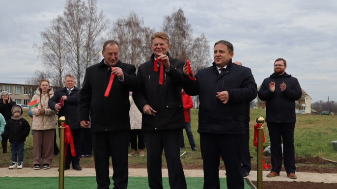 В Синьках открылась новая детская игровая площадка 