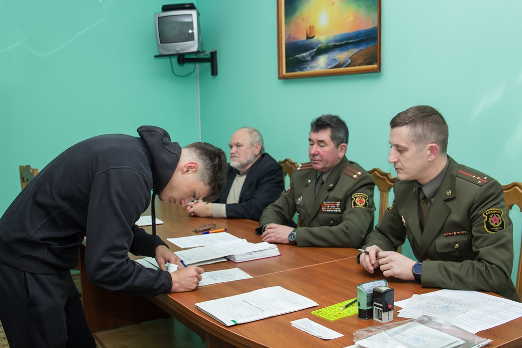 Стало известно, сколько сморгонцев в этом году отправятся служить в армию