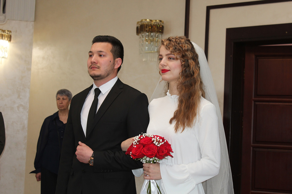 В Международный день семьи в загсе прошла торжественная регистрация брака