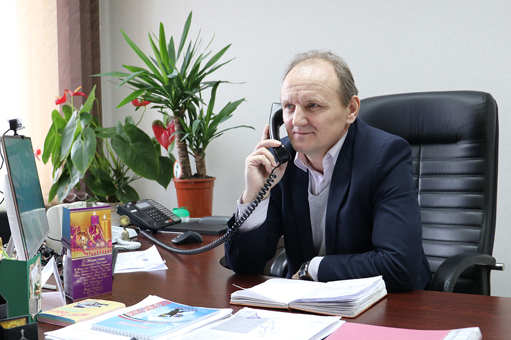 Заместитель председателя райисполкома Игорь Счастный провёл прямую телефонную линию