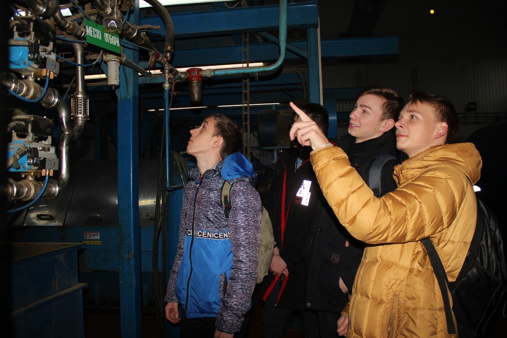 Школьники посетили Сморгонский комбинат хлебопродуктов