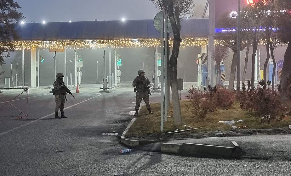 Аэропорт Алматы будет закрыт до окончания режима ЧП