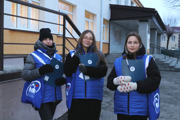 В Сморгони и Залесье проводится опрос избирателей на выходе из участков для голосования по методике экзитпол