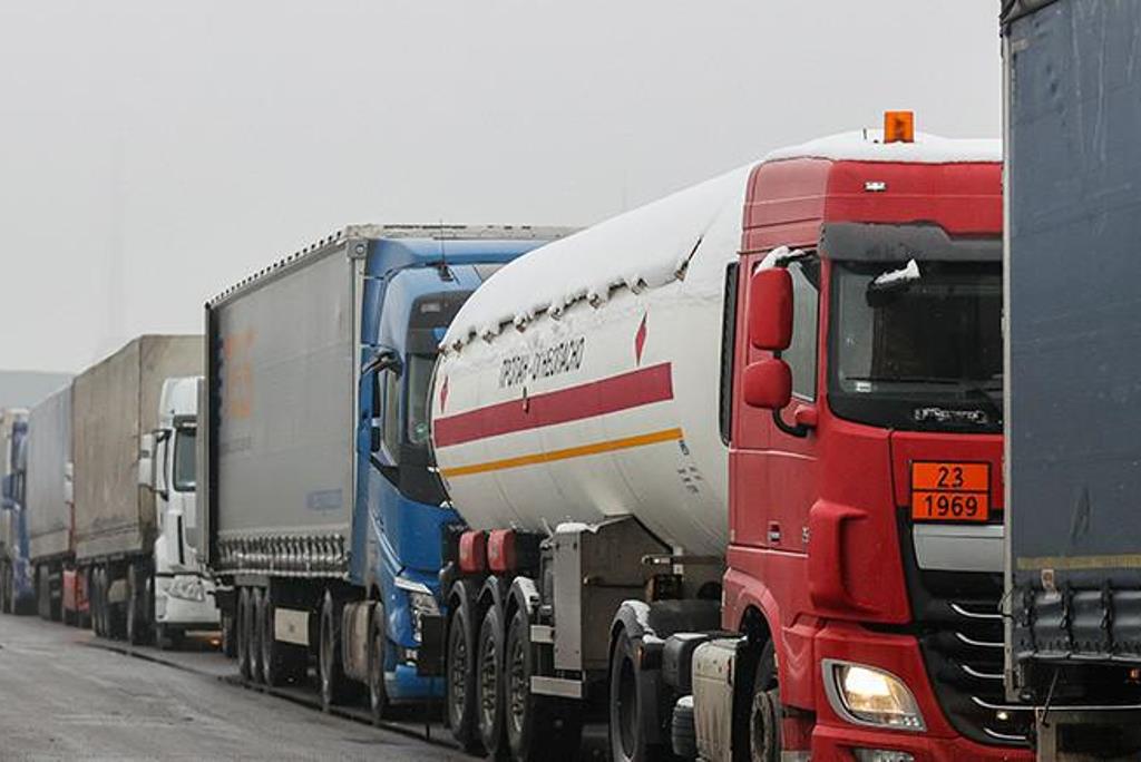 ГПК: ситуация на границе остается напряженной, въезда в ЕС ожидают более 3,4 тыс. фур ГПК: ситуация на границе остается напряженной, въезда в ЕС ожидают более 3,4 тыс. фур