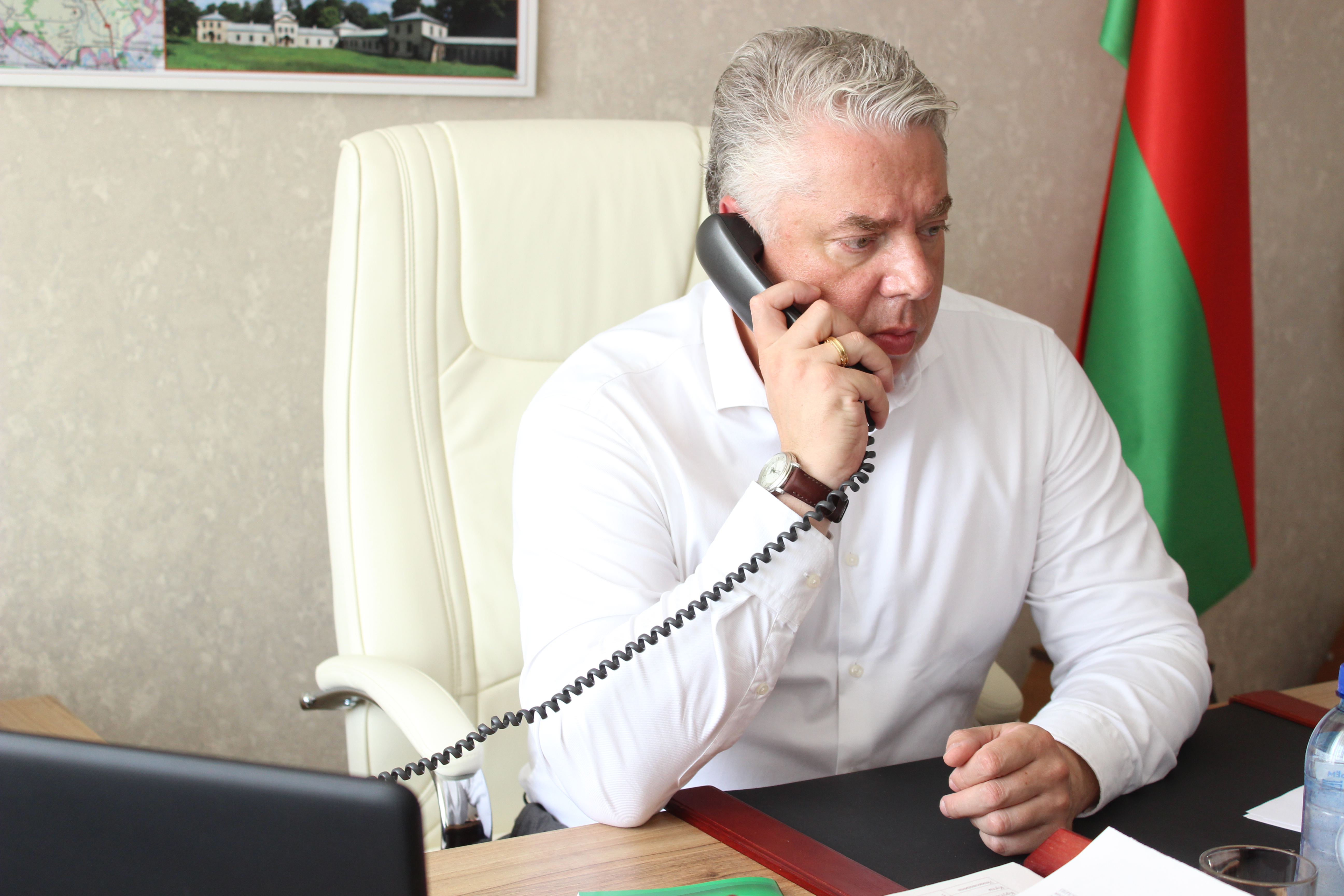 Член Совета Республики провел прием граждан и прямую линию