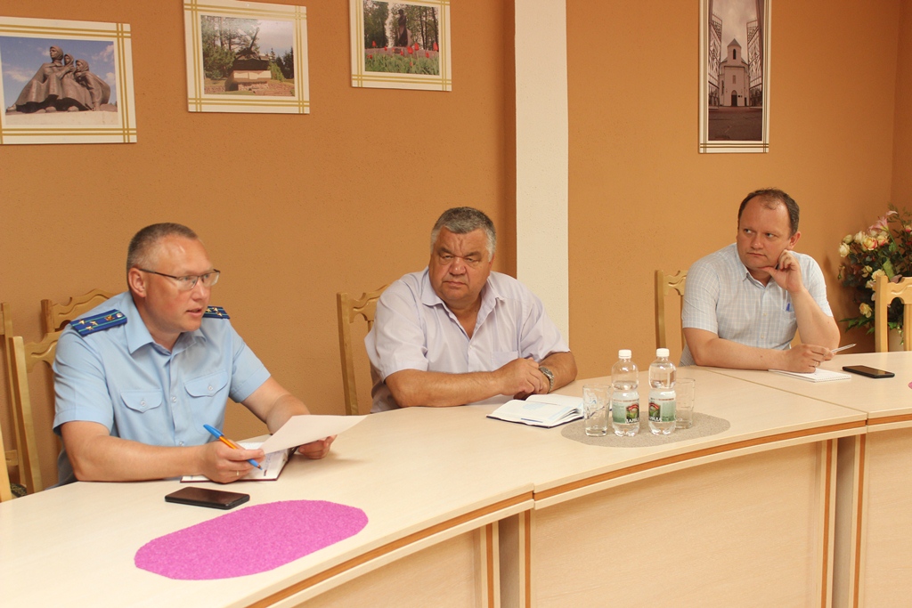 Председатель районного объединения профсоюзов и прокурор Сморгонского района провели совместно прием граждан