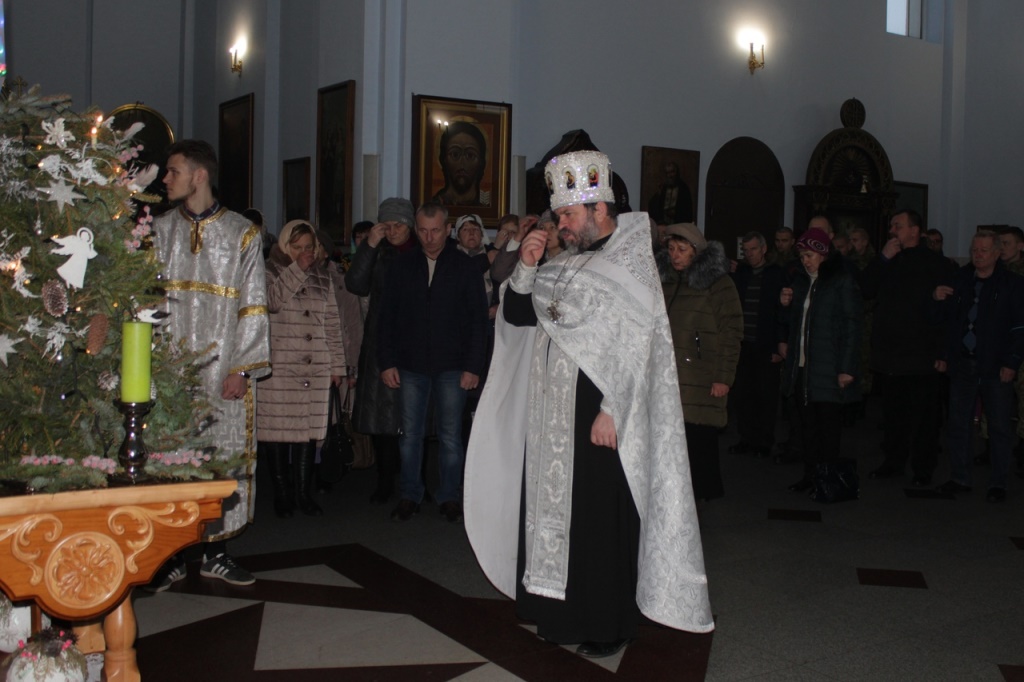 Православные верующие отмечают Рождество Христово