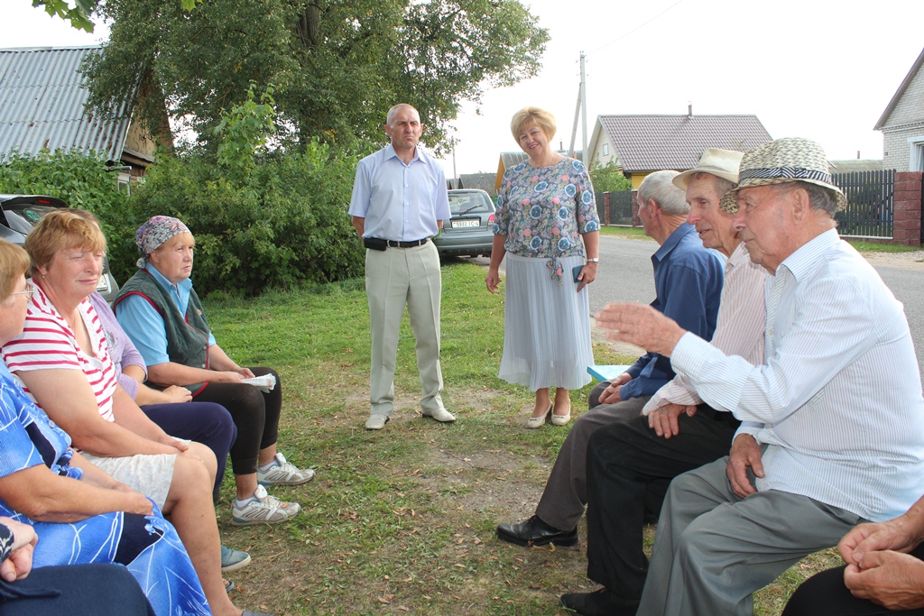 Заместитель председателя райисполкома Татьяна Щеберяко встретилась с жителями деревни Михневичи