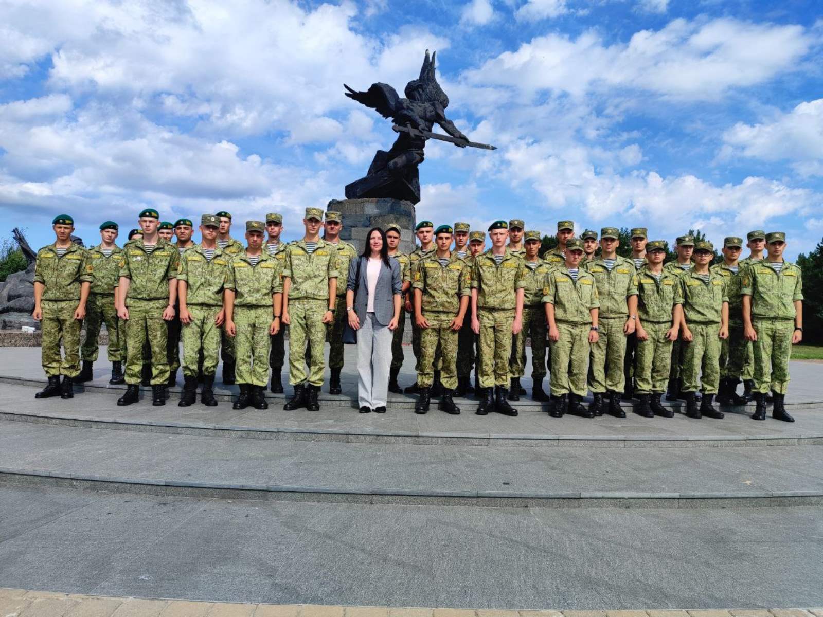 Пограничники посетили знаковые места Сморгони