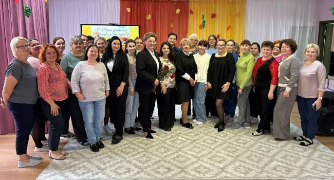 В детском саду №4 поздравили педагогов с Днем учителя