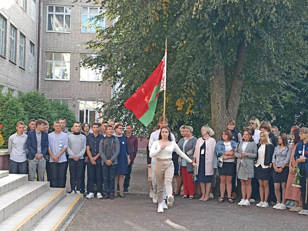 Первый звонок прозвенел в стенах колледжа