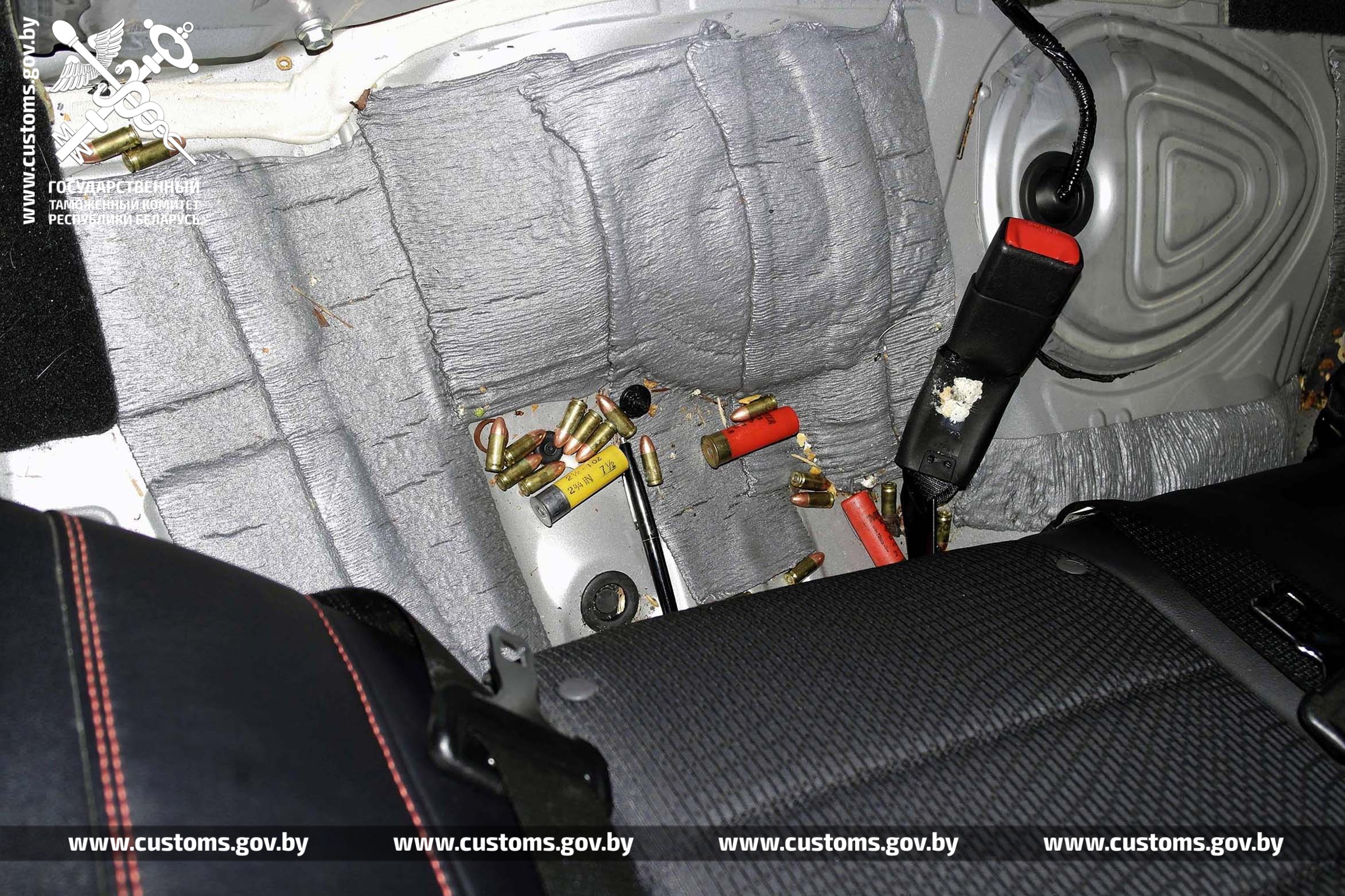 28 боеприпасов к оружию, пригодных для стрельбы, обнаружили витебские таможенники при досмотре ввозимых из Литвы легковых автомобилей