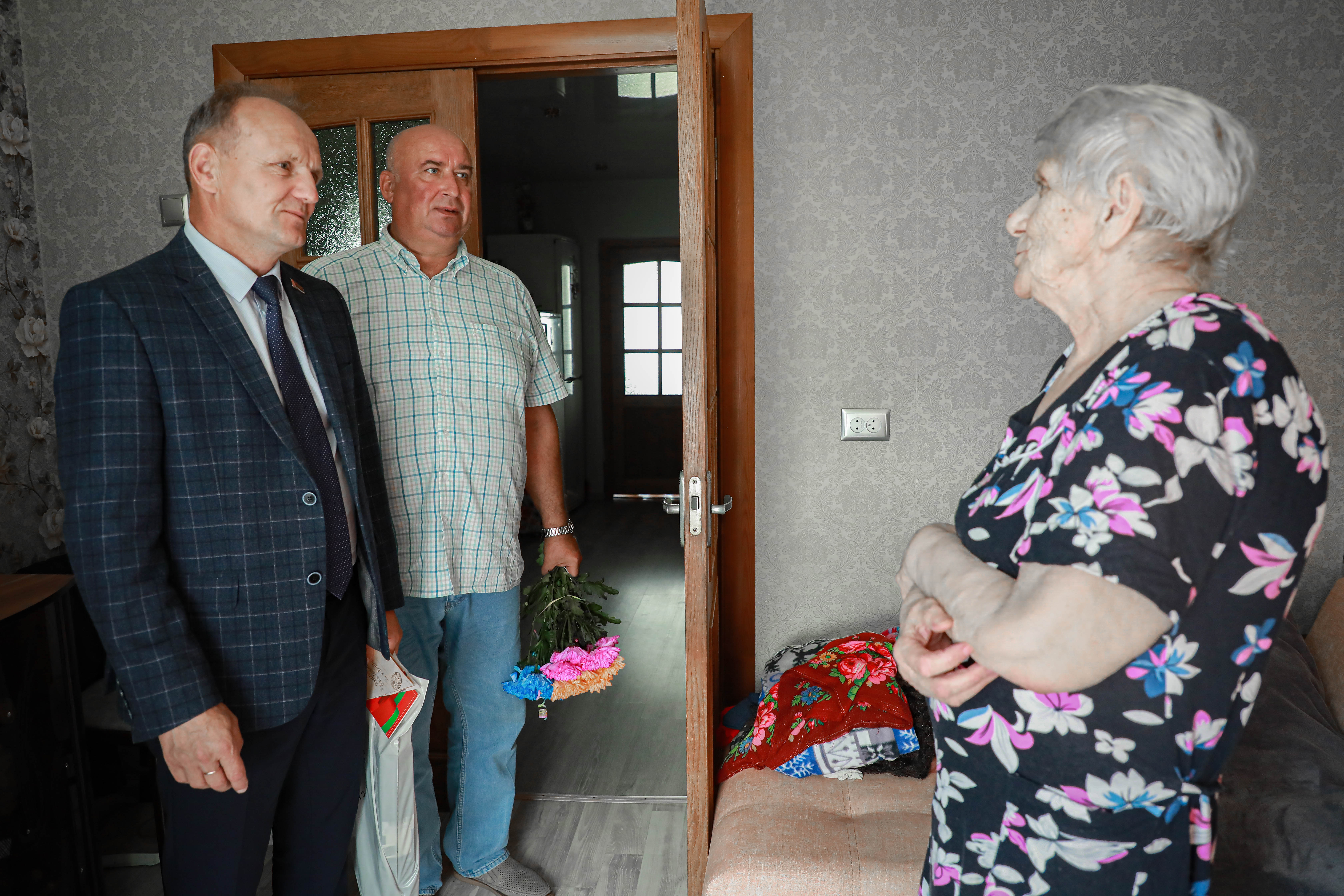 Узнице концлагеря Софье Опанасенко из агрогородка Лылойти вручили медаль к 80-летию освобождения Беларуси от немецко-фашистских захватчиков