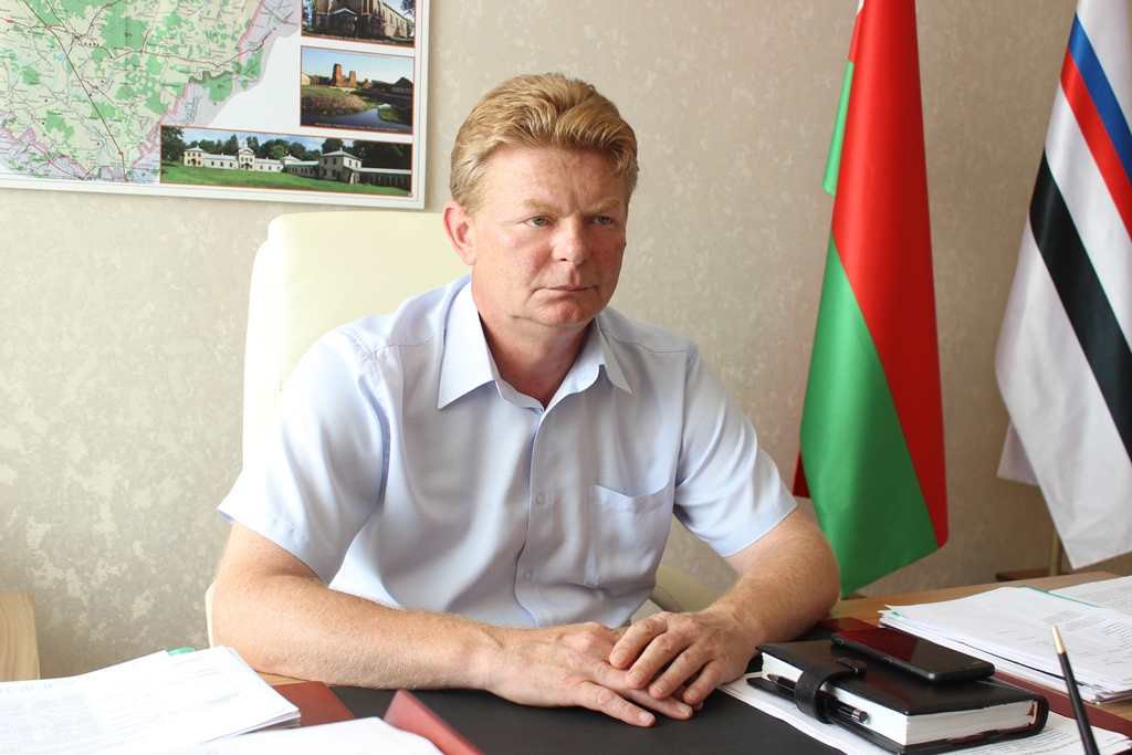 Прямую телефонную линию провел председатель Сморгонского районного Совета депутатов