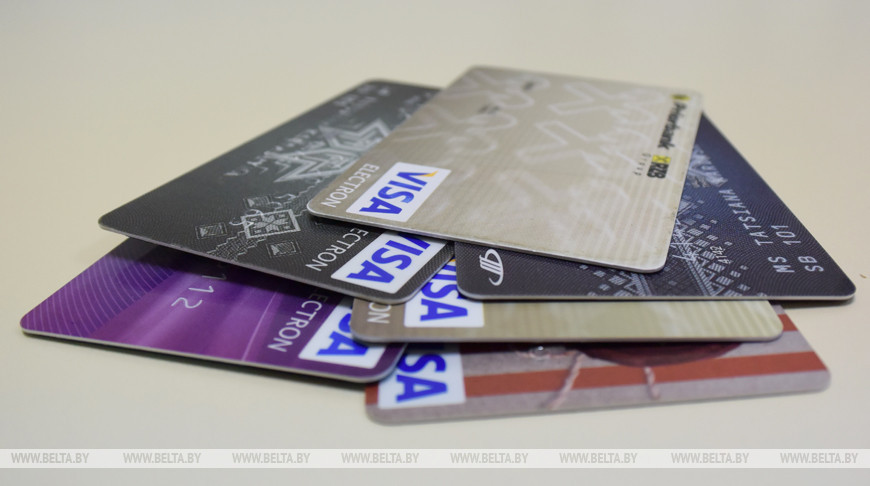 Отмена перевода, ошибочный кредит и лжепокупки - Нацбанк рассказал о схемах мошенничеств с карточками