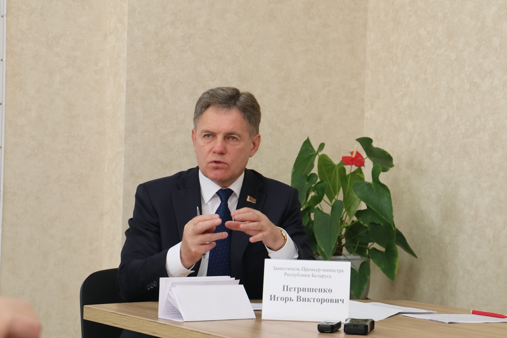  «Важно не просто услышать человека, а найти решение вопроса»: заместитель Премьер-министра Игорь Петришенко с рабочим визитом – на Сморгонщине