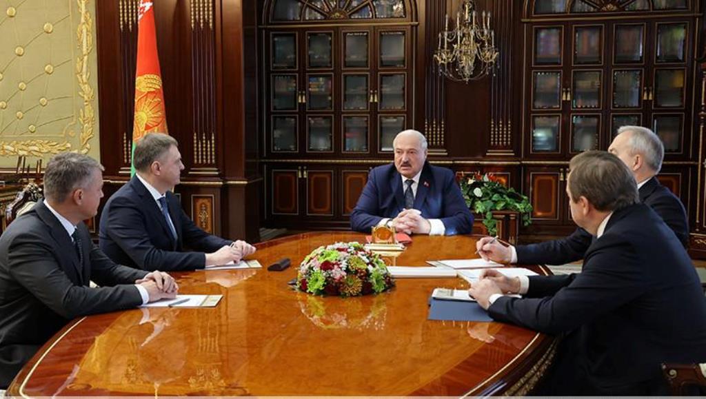 Александр Лукашенко назначил послов в Китай, Зимбабве, ЮАР, Сербию и Индонезию Александр Лукашенко назначил послов в Китай, Зимбабве, ЮАР, Сербию и Индонезию