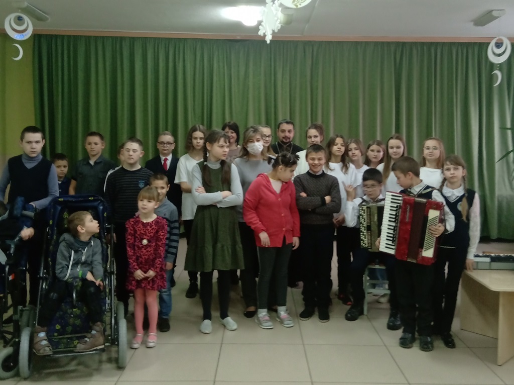 Волонтеры СШ №7 привезли подарки для детей-инвалидов Сморгонского ЦКРОиР и социально-педагогического центра