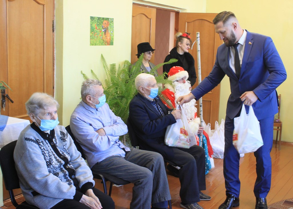 Подарить праздник пожилым людям