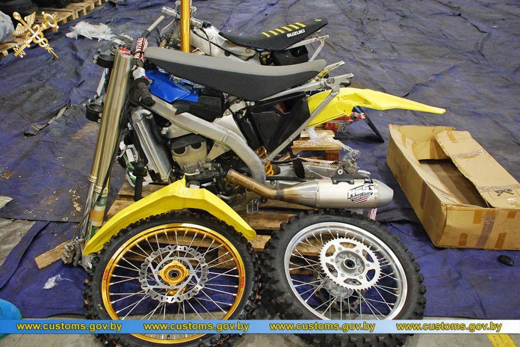 Два мотоцикла в разобранном виде стоимостью 10 тыс. евро намеревались ввезти на территорию ЕАЭС под видом запчастей стоимостью 60 евро 