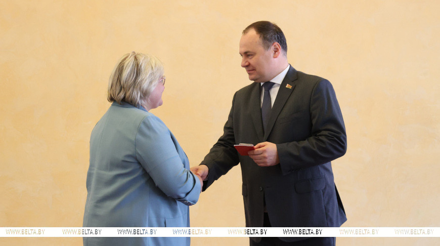 "Основа благополучия нации - люди, верные своему делу". Головченко вручил госнаграды представителям различных сфер