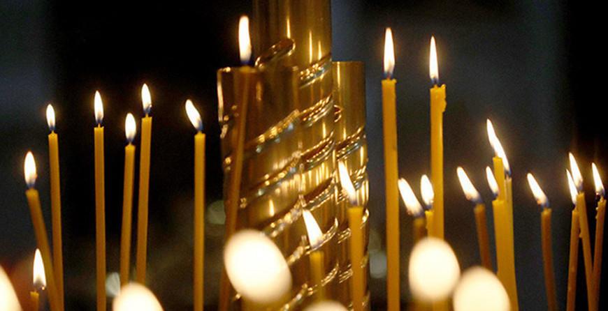 Православные верующие празднуют Введение во храм Пресвятой Богородицы Православные верующие празднуют Введение во храм Пресвятой Богородицы