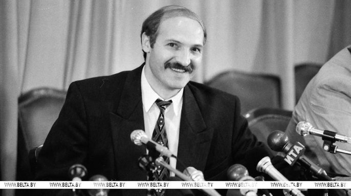 "Ваш ход, глава государства!". Годовщина первой инаугурации Президента Беларуси в 1994 году
