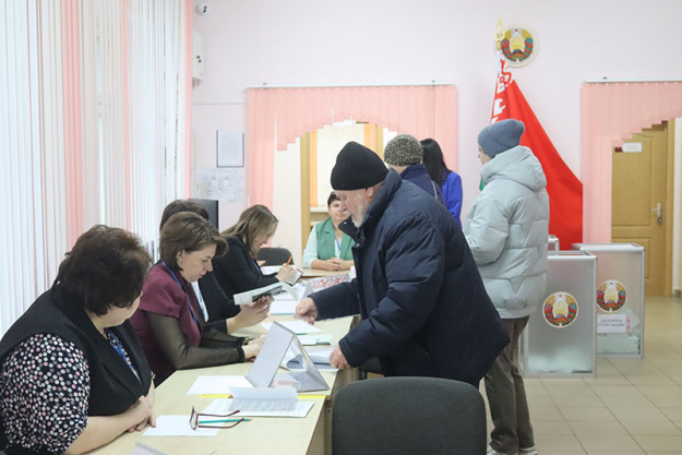 Побывали на избирательном участке №9