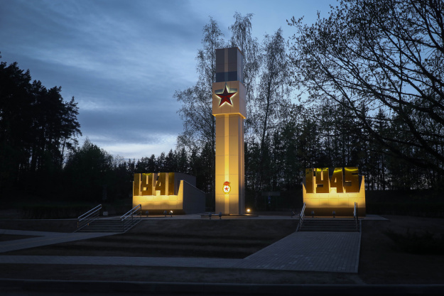 ФОТОФАКТ: На мемориальном комплексе «Переправа» в Сморгони включили подсветку