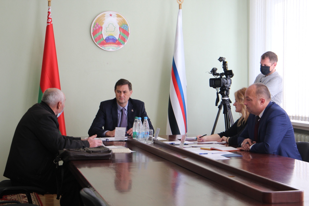 Максим Рыженков посетил Сморгонь и ответил на вопросы граждан 