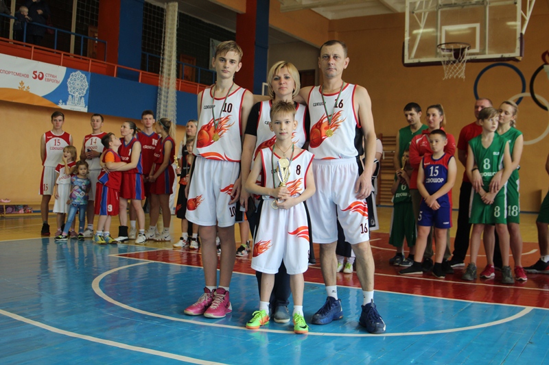 Семья Новаш стала лучшей баскетбольной семьёй Сморгони