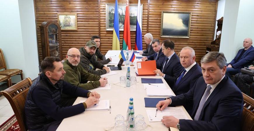 Россия и Украина завершили третий раунд переговоров в Беларуси
