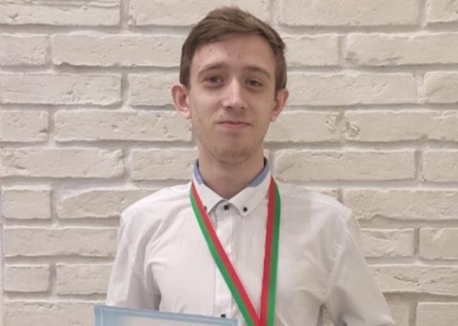 Учащийся СШ №7 Евгений Адашкевич награждён дипломом III степени на заключительном этапе республиканской олимпиады по информатике 