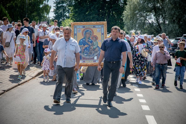 Икона Божией Матери Сукневичской покинула храм Преображения Господня в Сморгони