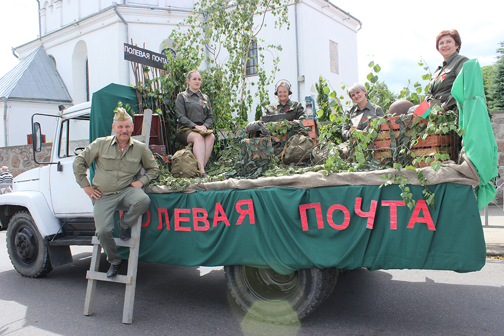 Взрослых и детей привлекла техника