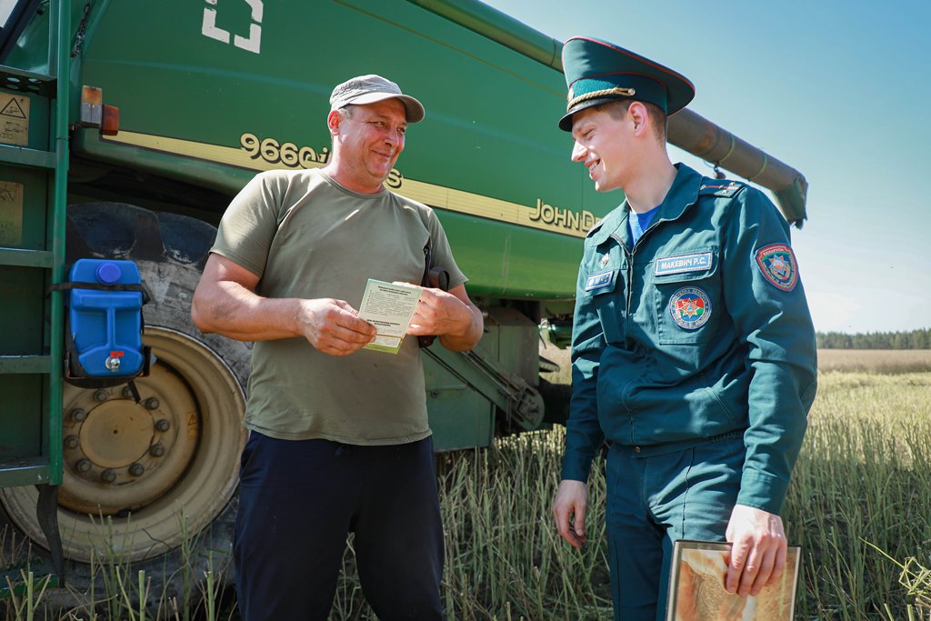 Прокуратура и МЧС провели совместный рейд на полях в КСУП «АгроСолы»