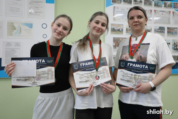 В Сморгони 10-классница Вероника Девятень стала чемпионкой района по настольному теннису